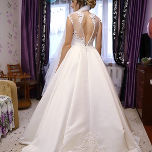 Продаю весільню атласну сукню, фото 2