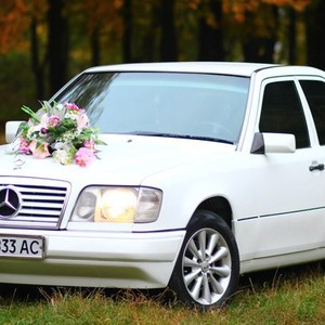 Весільний кортеж Mercedes W124