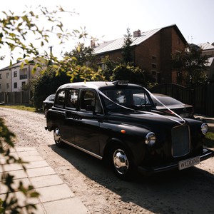 London Taxi International (LTI) & Nissan Figaro, фото 11