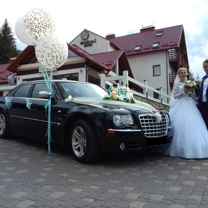 Автомобіль для весілля та інших урочистих подій