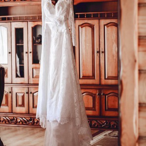 Весільна сукня з шлефом, фото 3