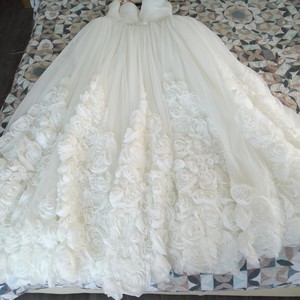 Продам шикарну весільну сукню