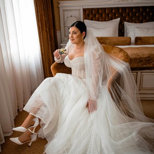 Весільна сукня