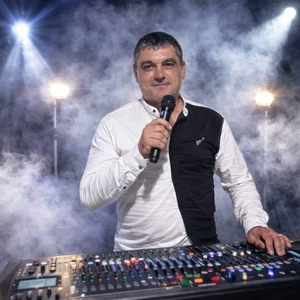 Олексій Курілов (вокал, акордеон, гітара, dj), фото 4