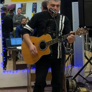 Олексій Курілов (вокал, акордеон, гітара, dj), фото 2