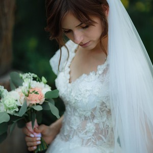Тендітна весільна сукня зі шлейфом, фото 2