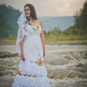 Весільні сукні в українському стилі