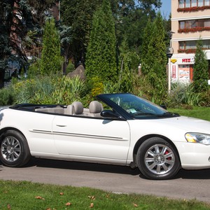 Білий кабріолет Chrysler на прокат у Чернівцях, фото 5